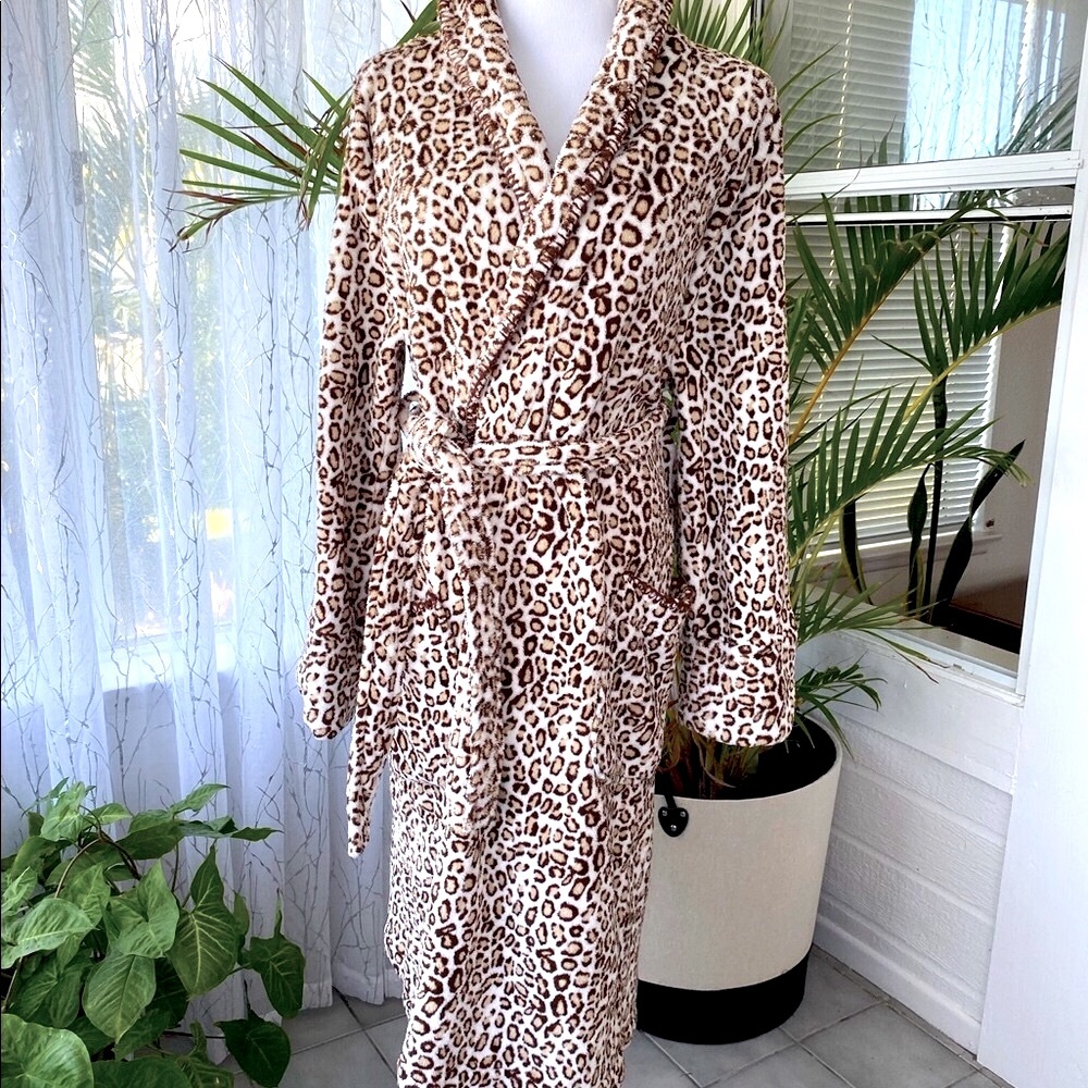 5/48 Women’s Animal Print Fleece Robe Medium M